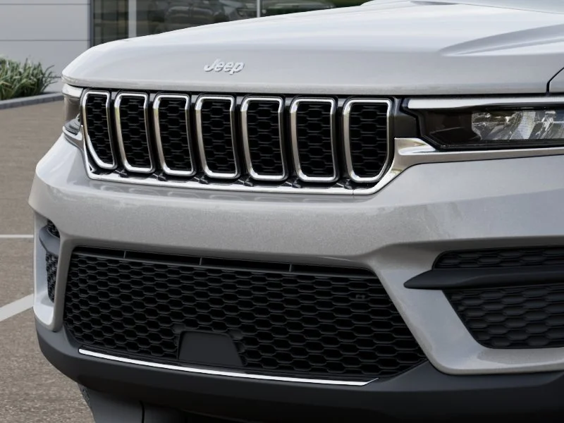 New 2025 Silver Zynith Exterior Paint Jeep  image 26