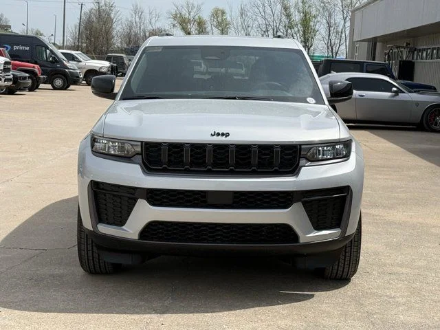 New 2026 Silver Zynith Exterior Paint Jeep Altitude image 12