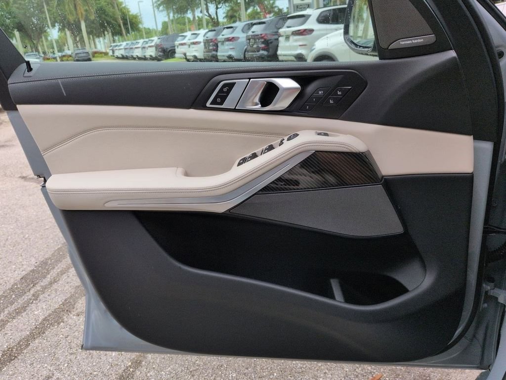 New 2026 Brooklyn Grey Metallic BMW M60i image 31