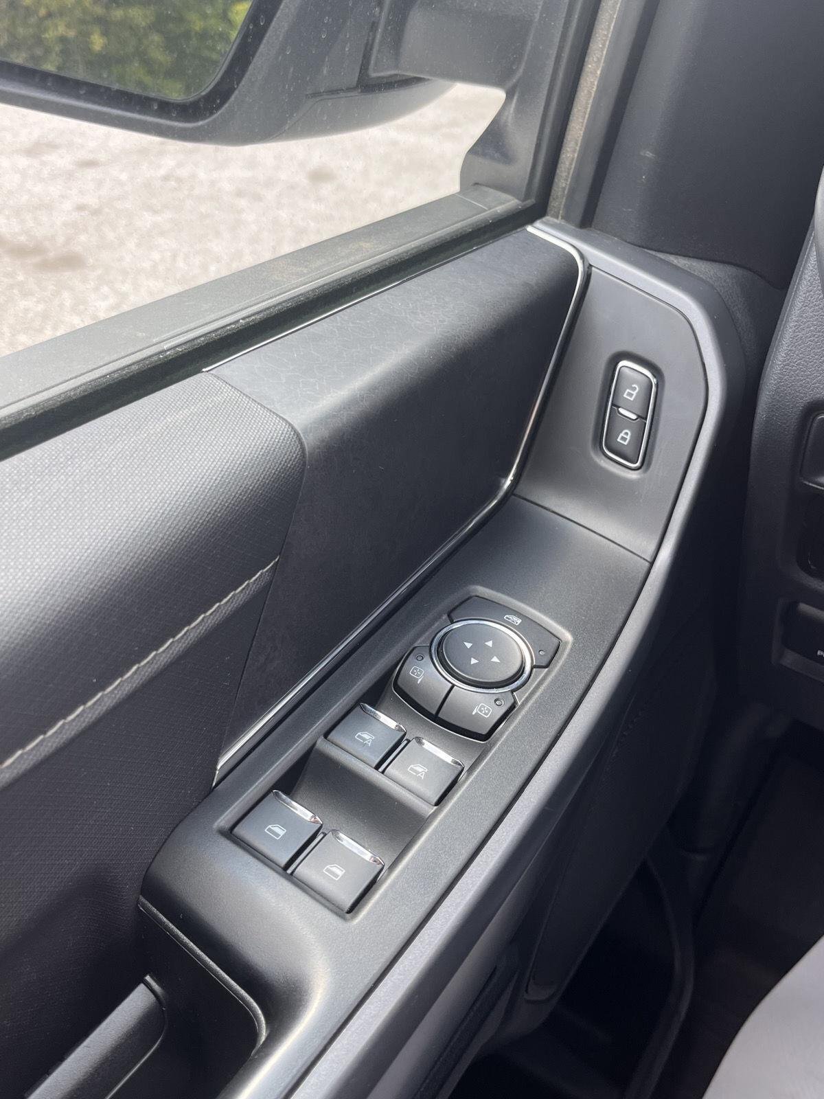 Used 2025 Oxford White Ford XLT image 21