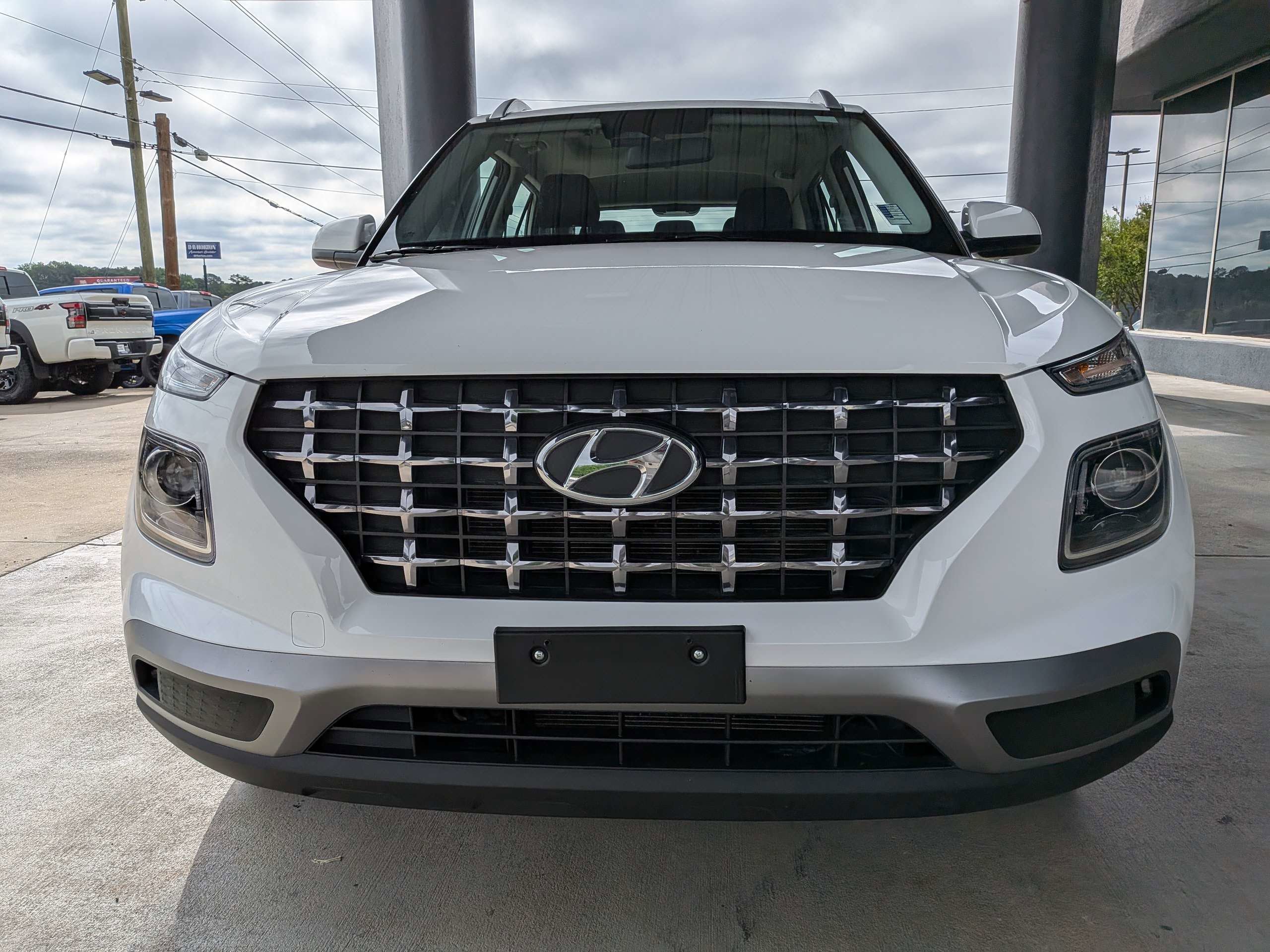 Used 2025 White Hyundai SEL image 7