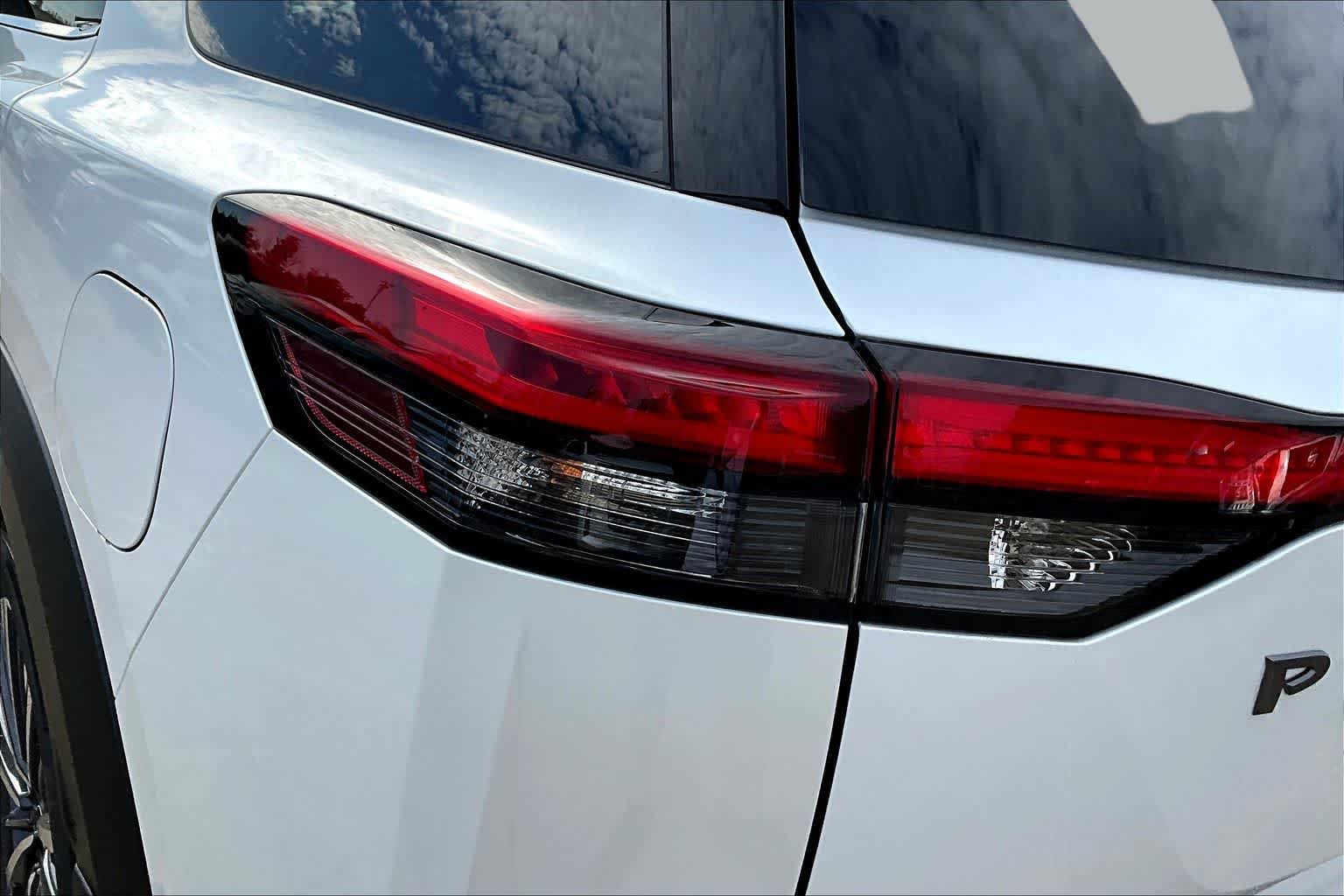 New 2026 Everest White Pearl TriCoat Nissan Platinum image 12
