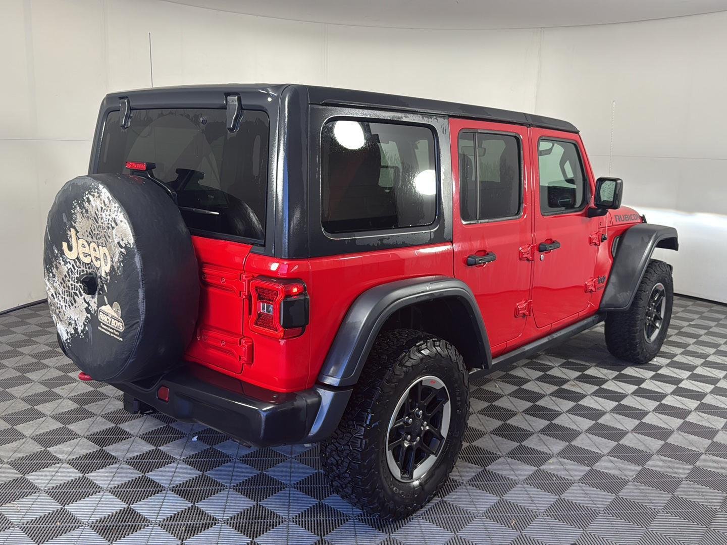Used 2018 Firecracker Red Clearcoat Jeep Rubicon image 4