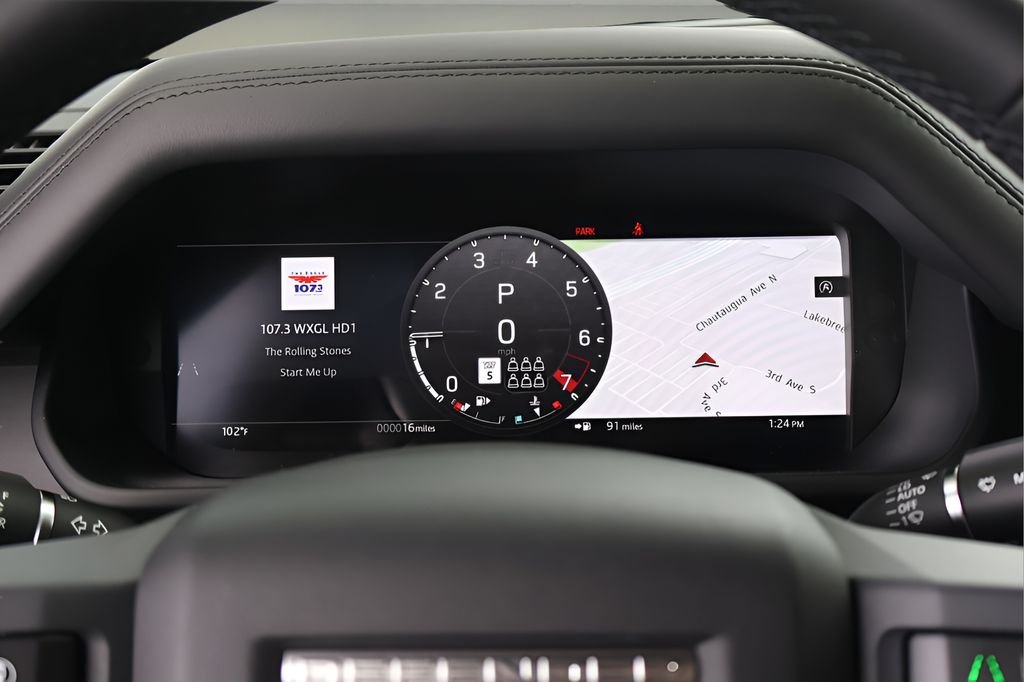 New 2026 Santorini Black Land Rover S image 22