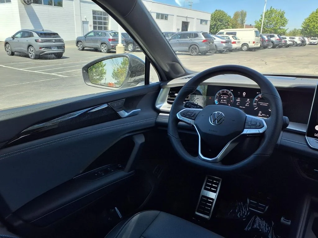 New 2026 opal white pearl Volkswagen 2.0T SE R-Line Black image 21