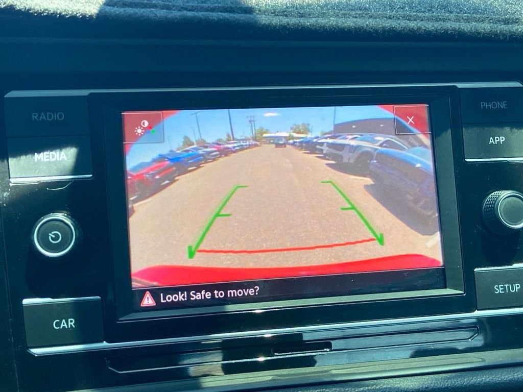 Used 2019  Volkswagen R-Line image 20