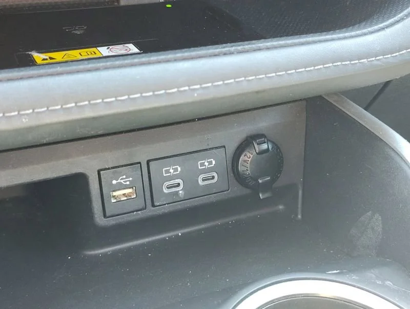 Used 2023 Off-white Toyota XLE image 17