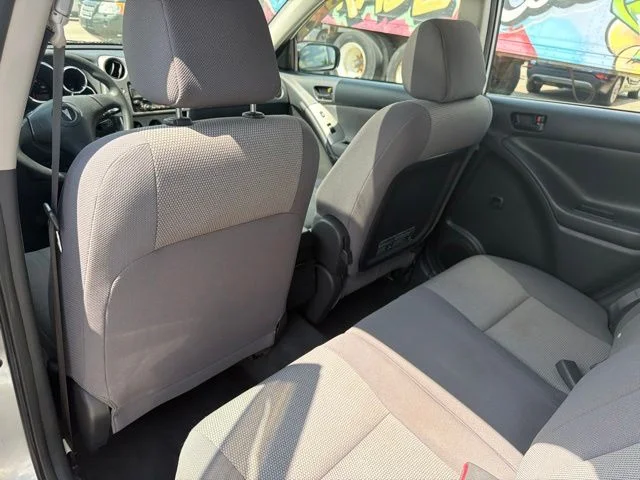 Used 2007 Silver Pontiac Base image 17