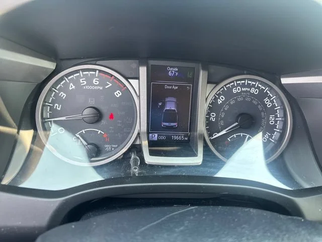 Used 2019 White Toyota SR5 V6 image 18