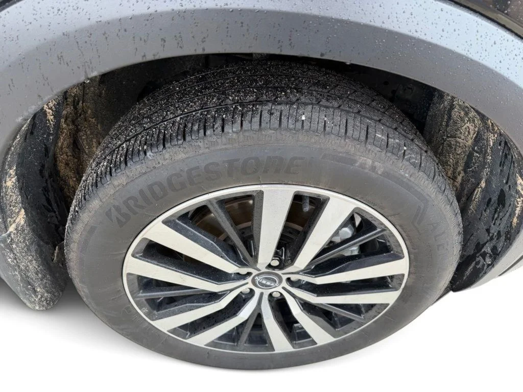 Used 2025 Black Nissan Platinum image 10