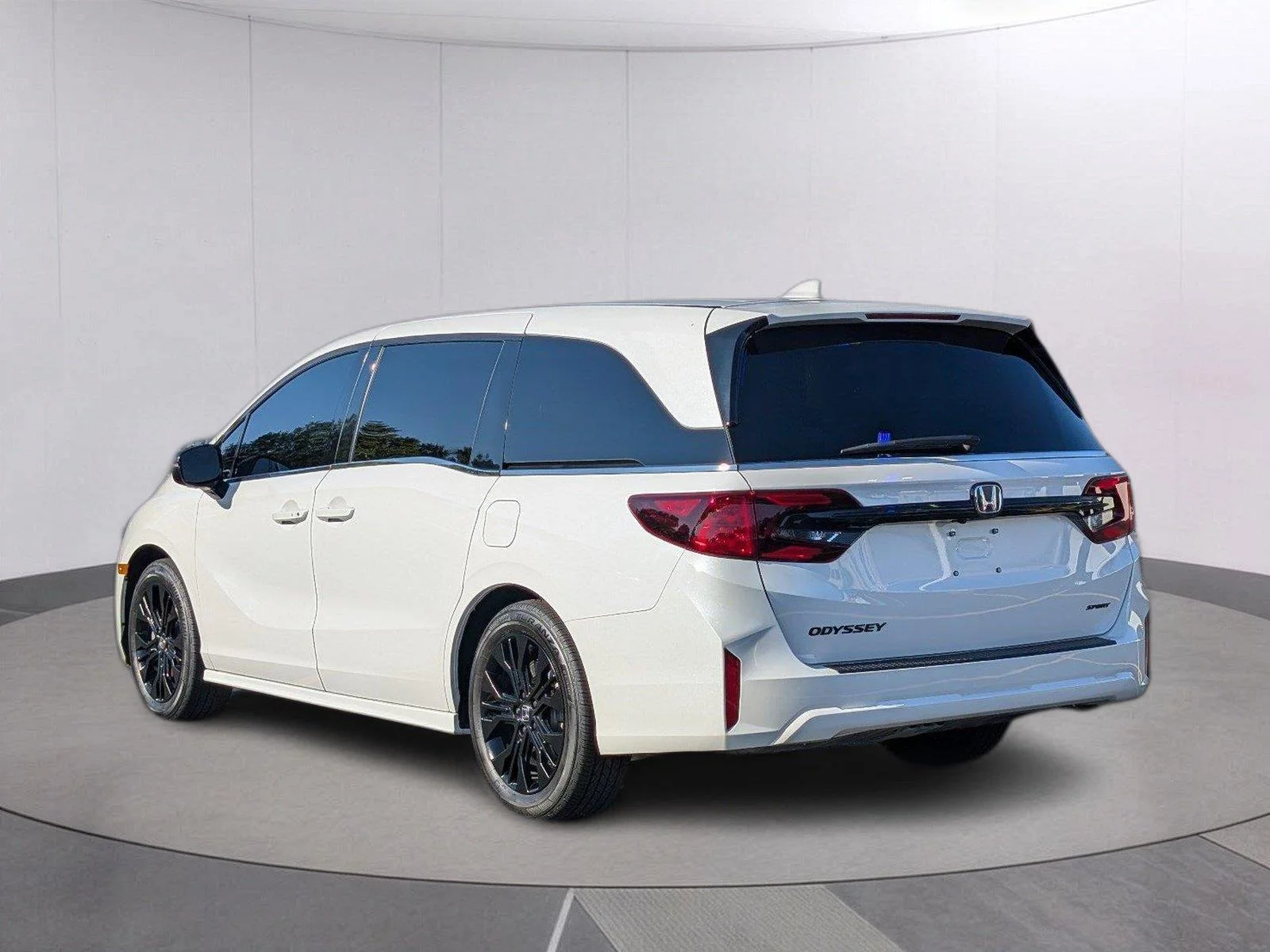 Used 2026 Platinum White Pearl Honda Sport-L image 3