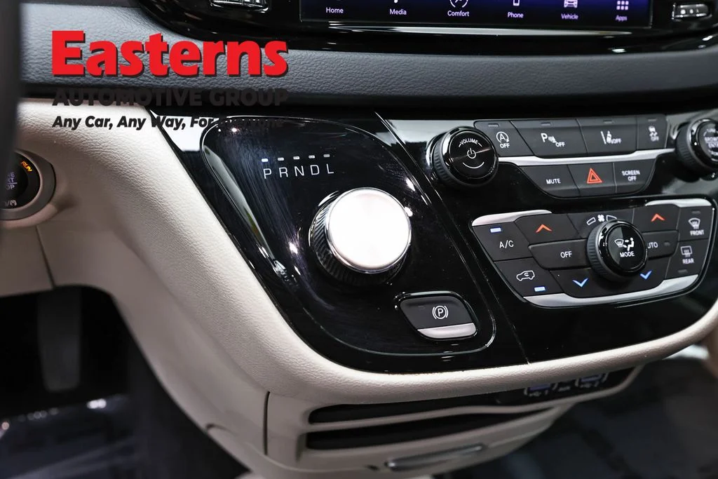 Used 2023 Black Chrysler Touring L image 12