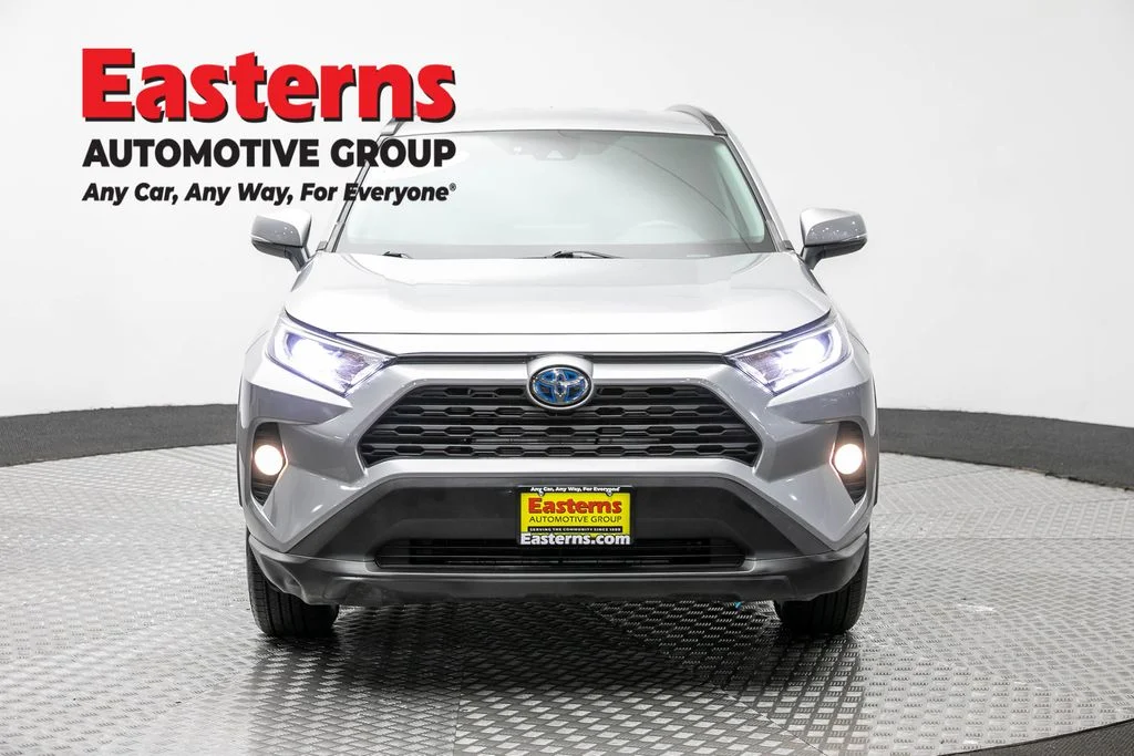 Used 2021 Silver Toyota XLE image 2