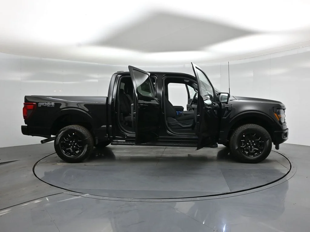 New 2026 Agate Black Metallic Ford XLT image 4