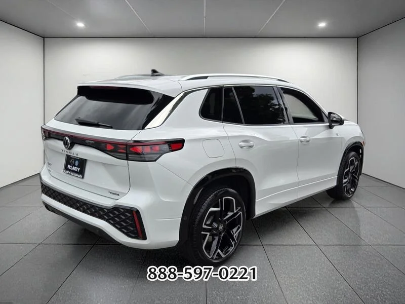 Used 2025 WHITE Volkswagen 2.0T SEL R-LINE image 5