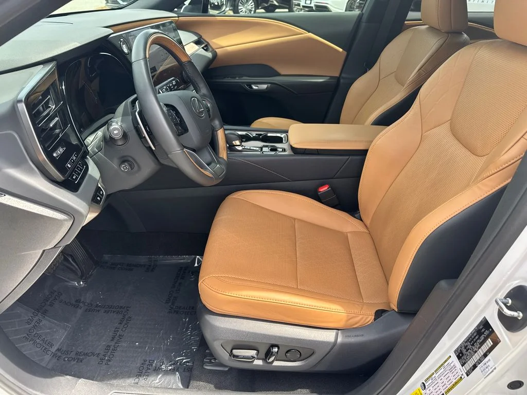 Used 2024 White Lexus 350 Premium Plus image 9