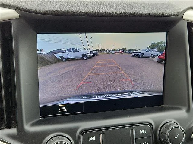 Used 2023 Red GMC SLT Front-Wheel Drive image 16