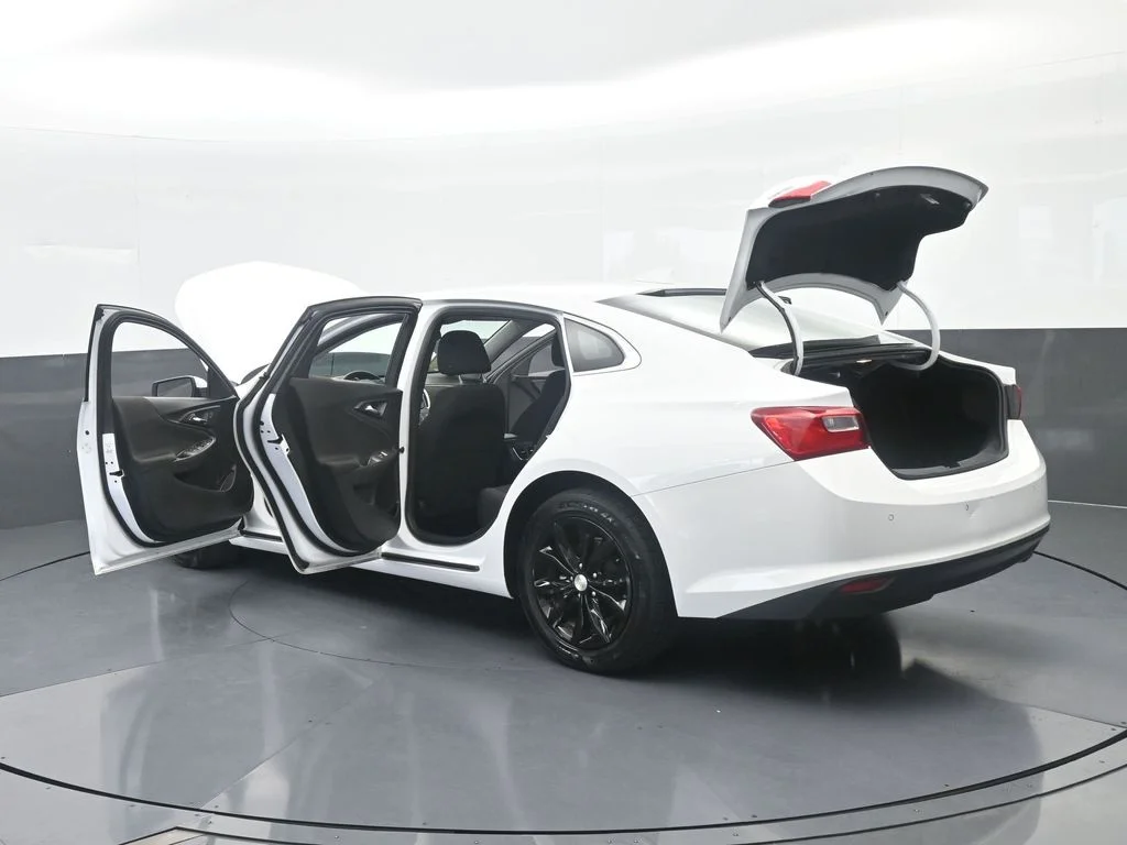 Used 2024 Summit White Chevrolet LT image 71