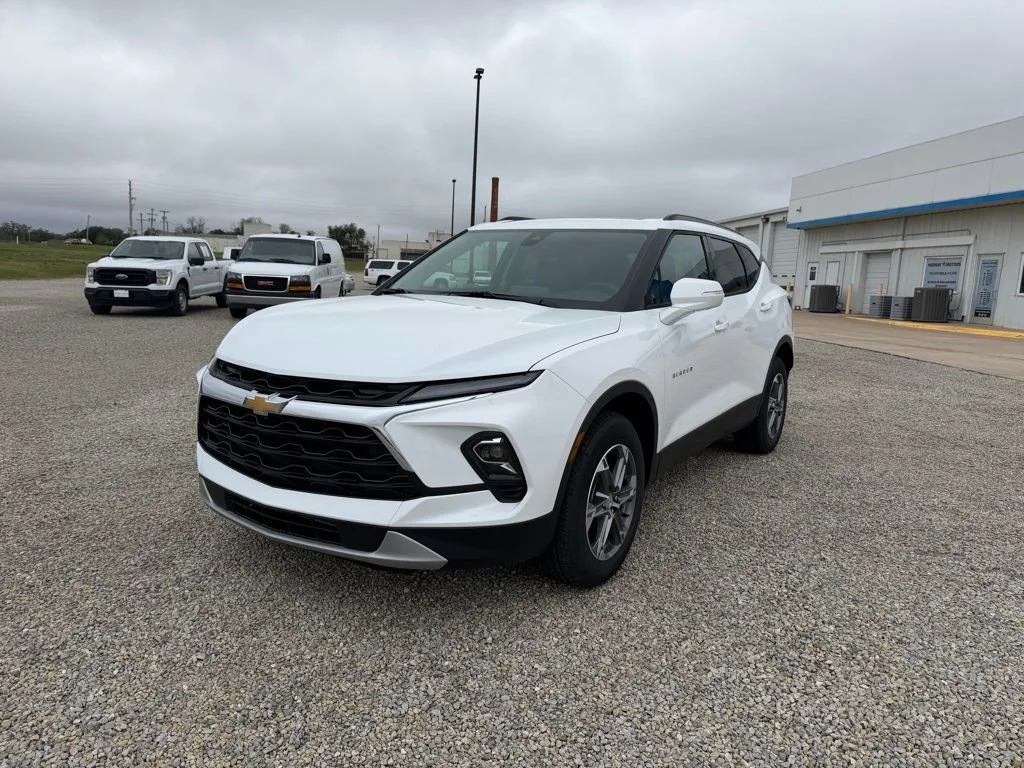 New 2026 Summit White Chevrolet 3LT image 7