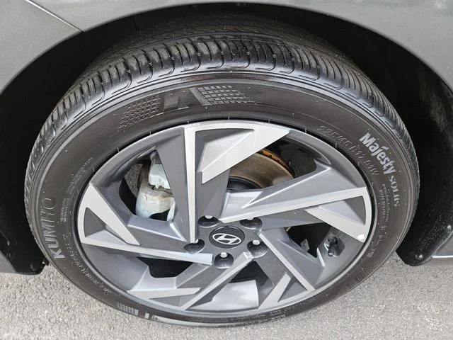 Used 2024 Gray Hyundai SEL image 22