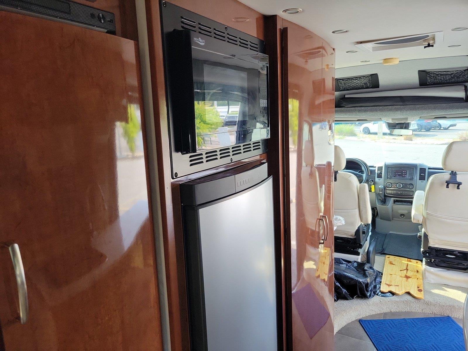 Used 2017  Mercedes-Benz 3500 HIGH ROOF V6 image 14