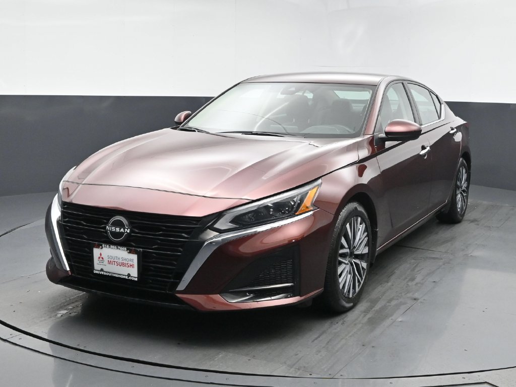 Used 2023 Red Nissan 2.5 SV image 1