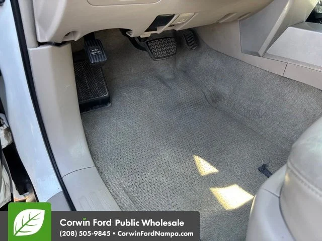 Used 2007 White Toyota Limited image 25