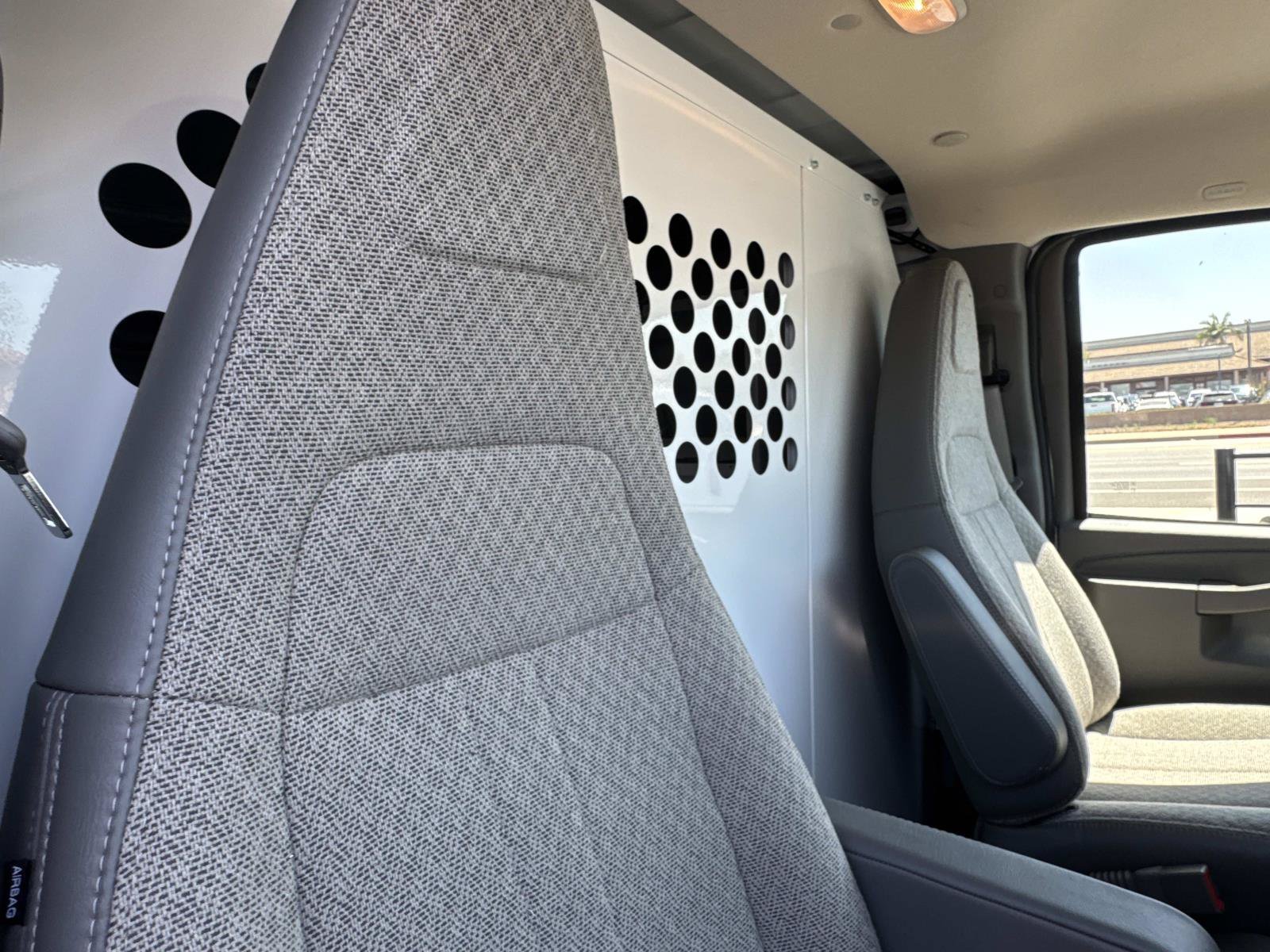 2025 GMC Savana Cargo Work Van - Photo 28