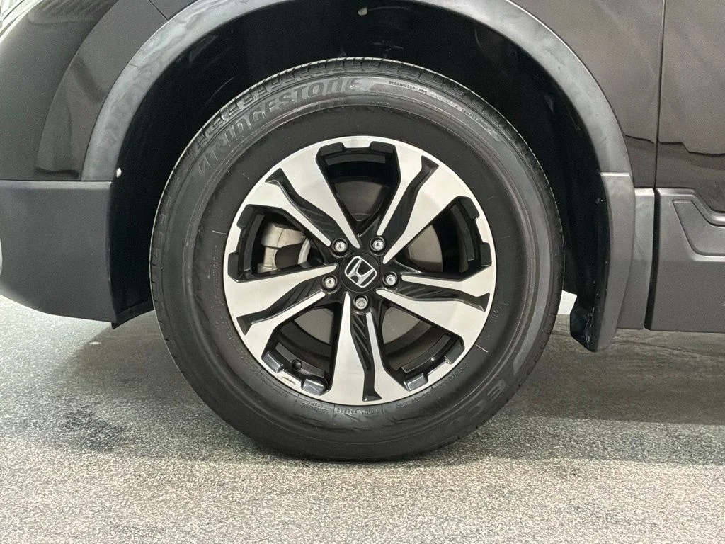 Certified Used 2021 Crystal Black Pearl Honda AWD SE image 33