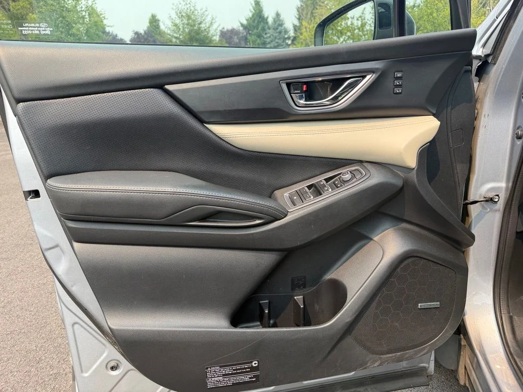 Used 2022 Ice Silver Metallic Subaru Limited image 18