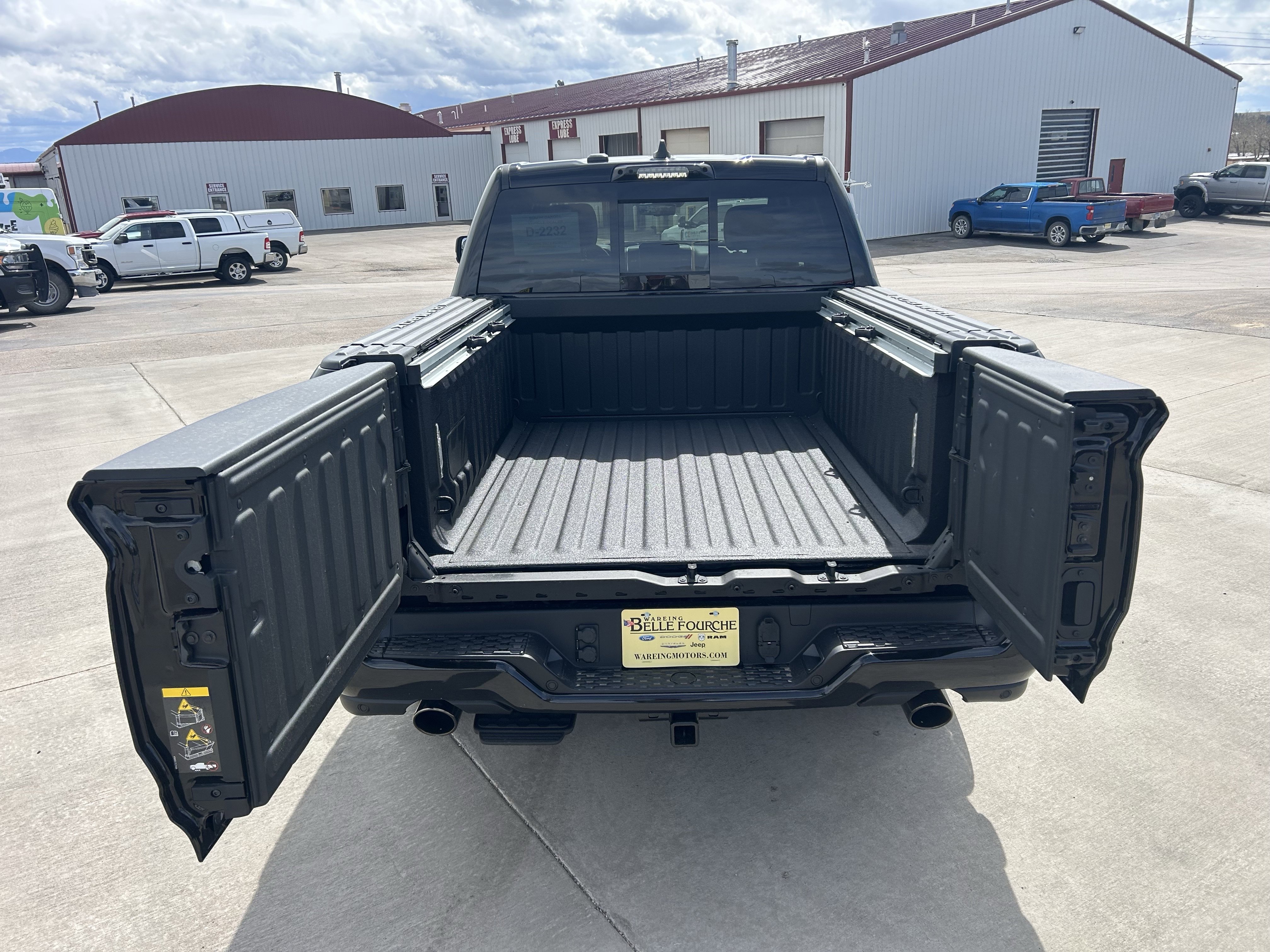 New 2026 Diamond Black Crystal Pearlcoat Ram Laramie image 10