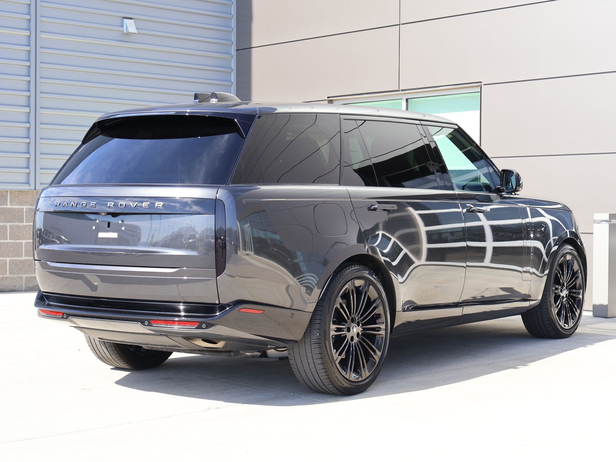 Certified Used 2024 Carpathian Gray Premium Metallic Land Rover SE image 5