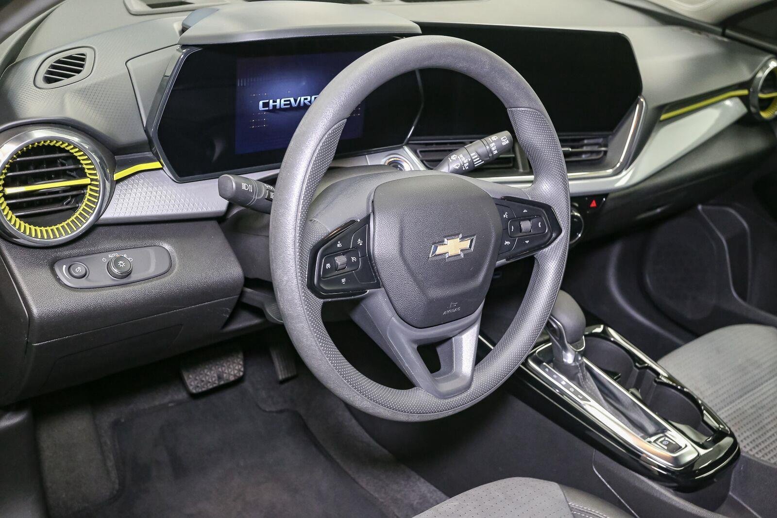 Used 2025 Sterling Gray Metallic Chevrolet LT image 21