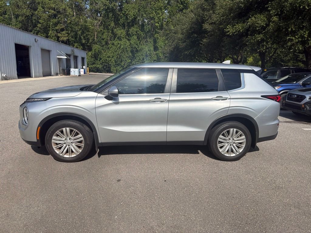 Used 2024  Mitsubishi ES image 9
