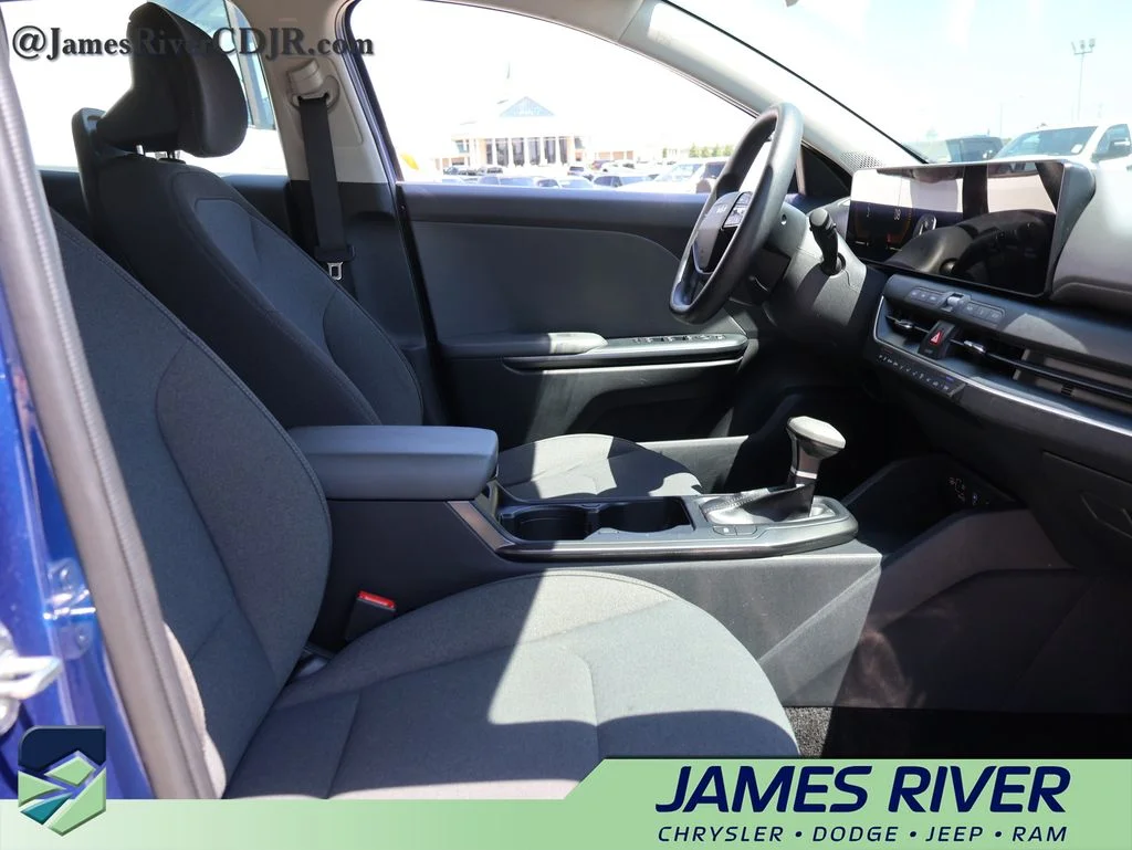 Used 2025 Blue Kia LXS image 9