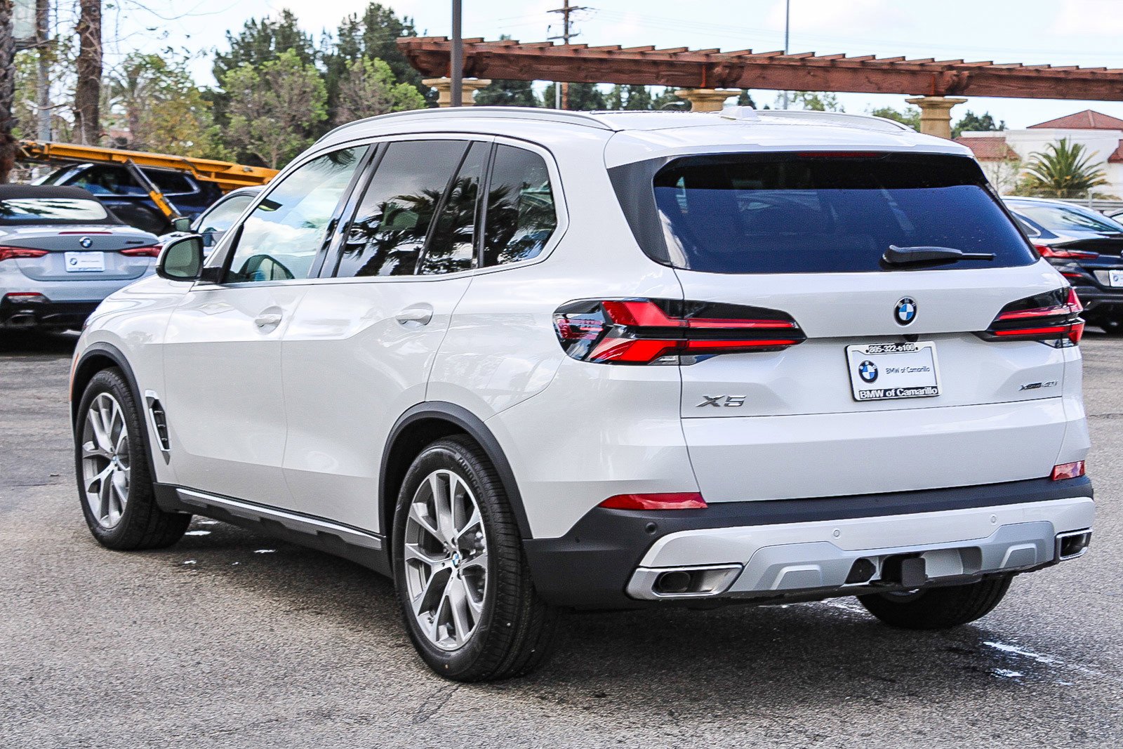 New 2026 Mineral White Metallic BMW xDrive40i image 4