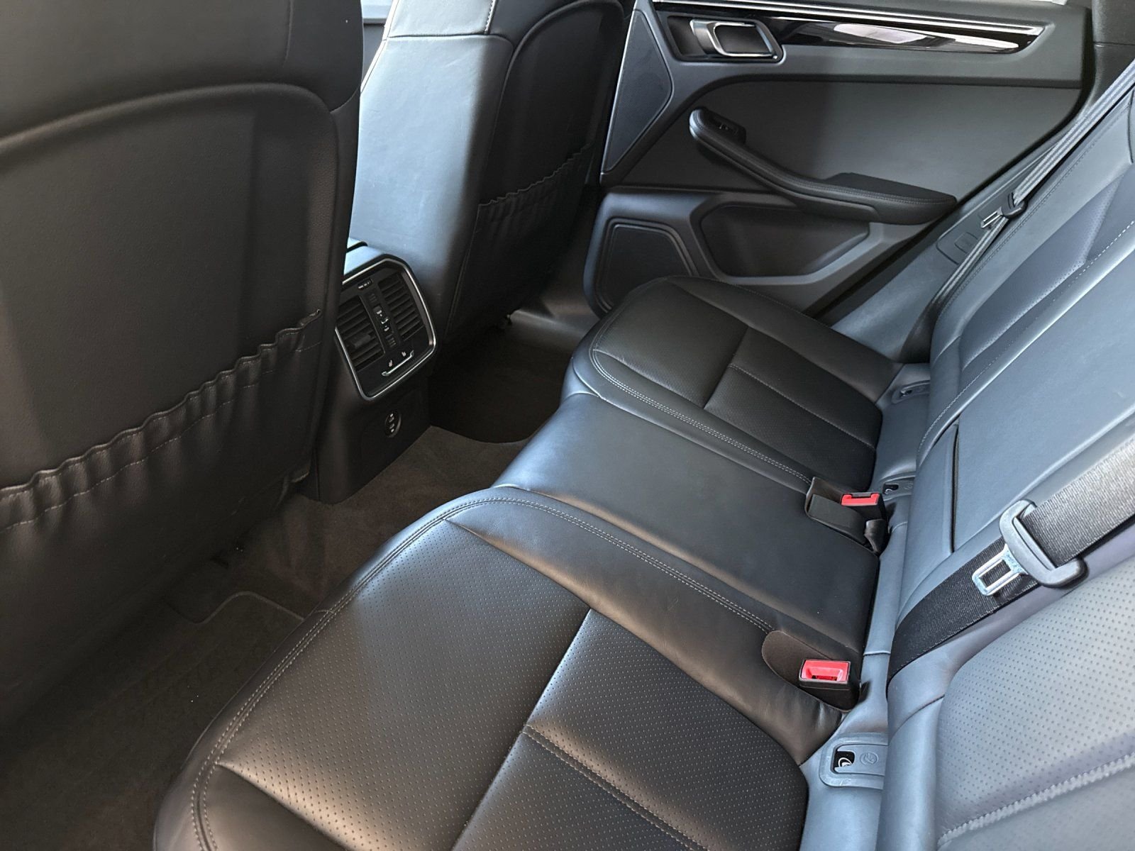 Used 2024  Porsche Base image 12