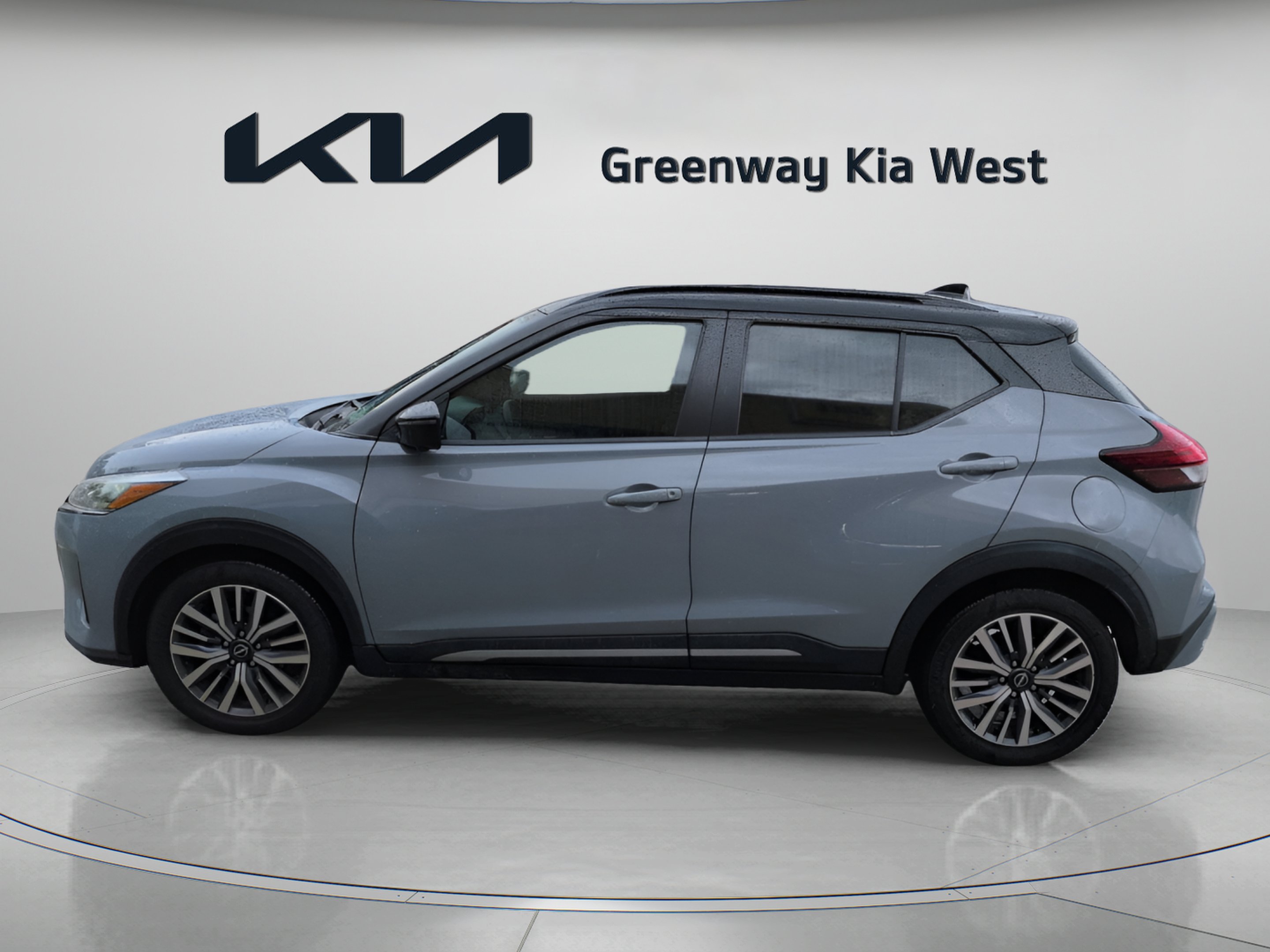 Used 2022 Boulder Gray Pearl Nissan SR image 5