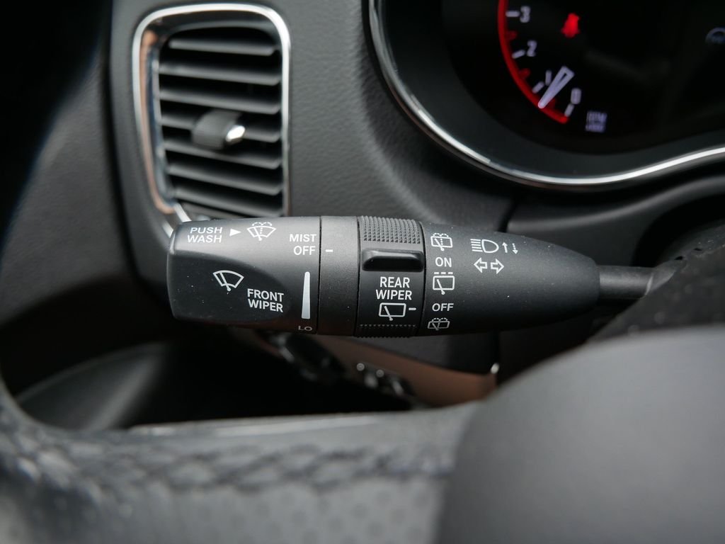 Used 2018 White Dodge SXT image 19