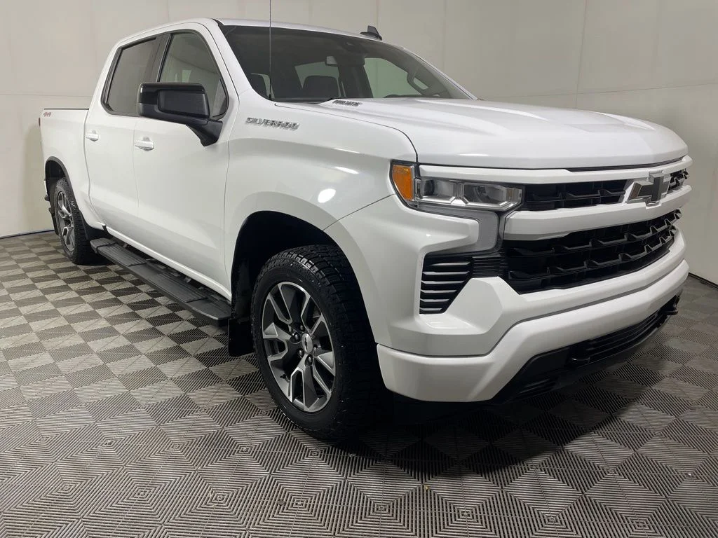 Used 2022 White Chevrolet RST image 2