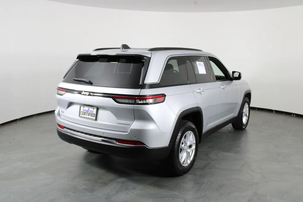 Used 2025 Silver Jeep Laredo X image 15