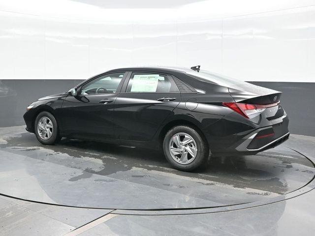 New 2026 Black Hyundai SE image 3