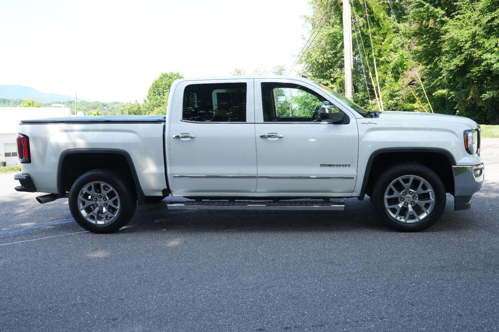 Used 2018 WHITE FROST TRICOAT GMC SLT image 8