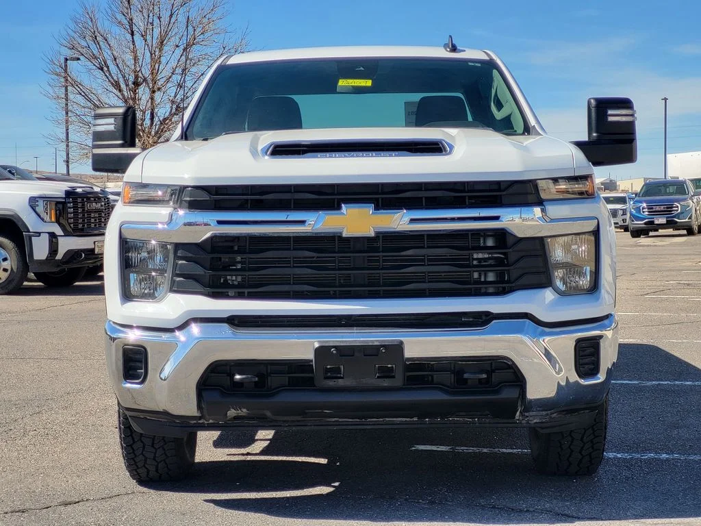 Used 2024 Summit White Chevrolet LT image 3