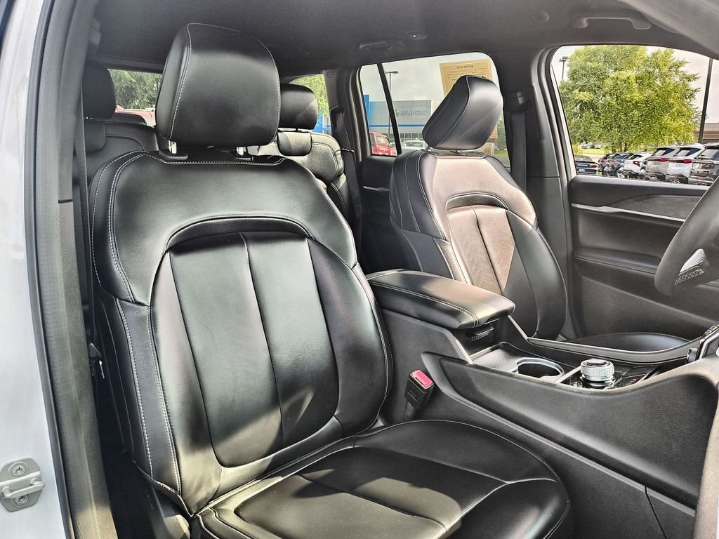 Used 2024 White Jeep Limited image 25
