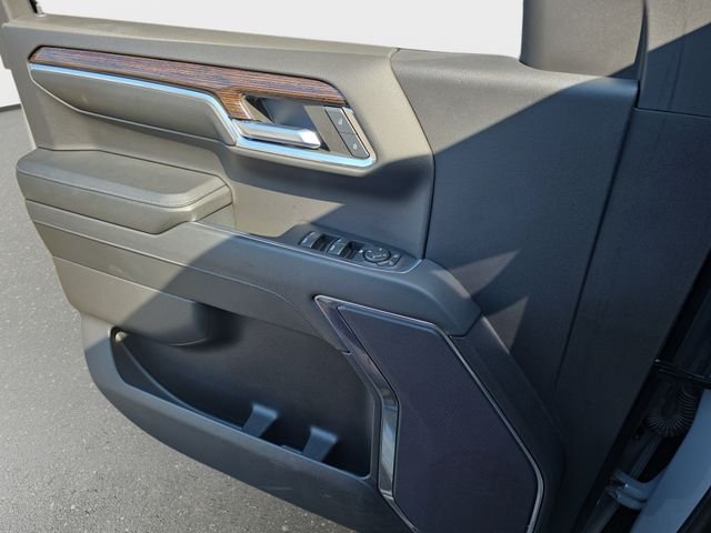Used 2024 Gray GMC Elevation image 30