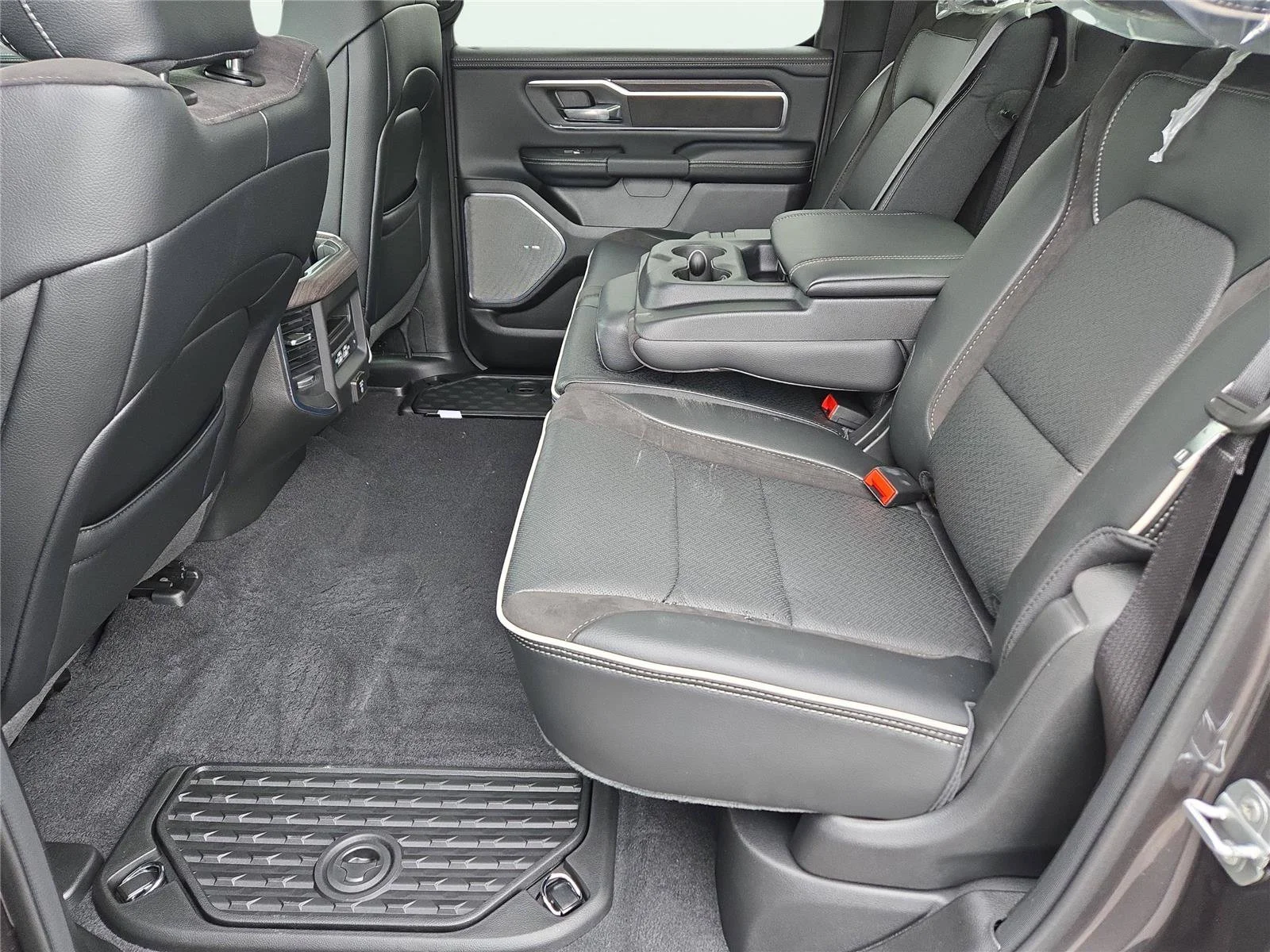 2026 RAM 1500 Laramie - Photo 18
