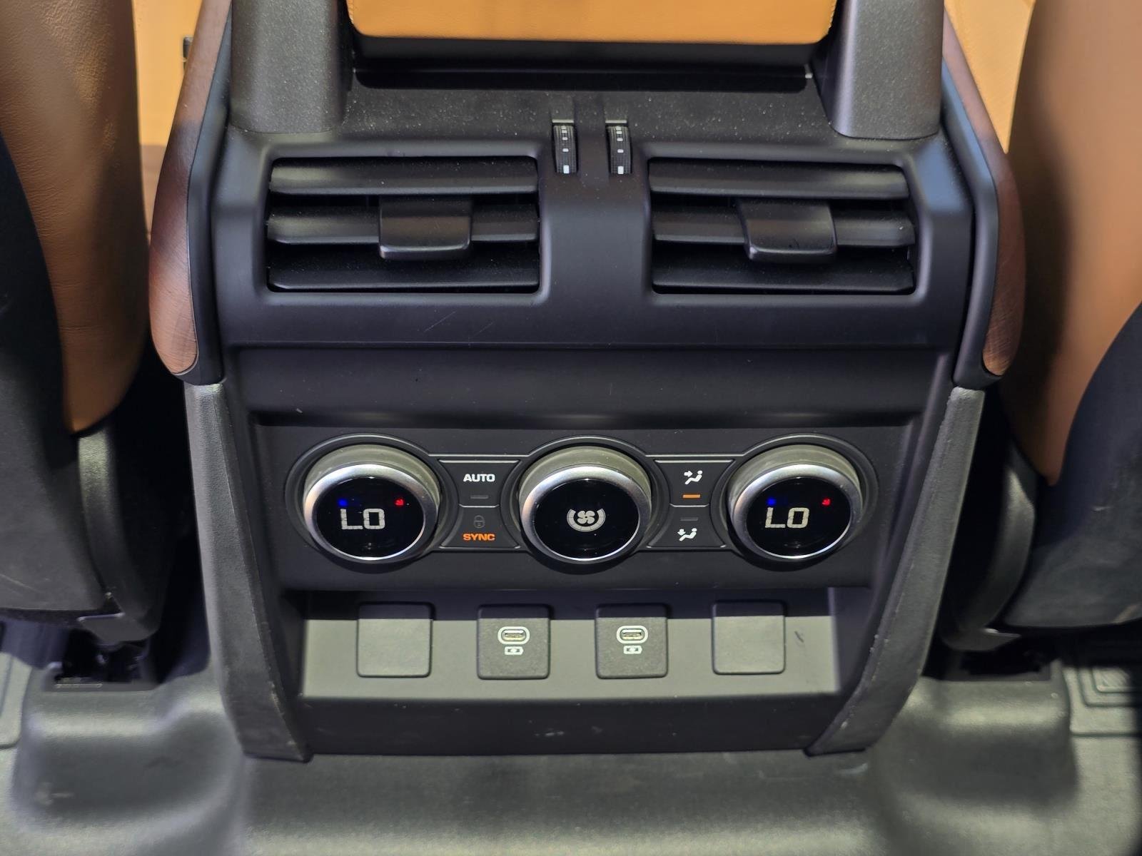 Used 2024 Fuji White Land Rover SE image 39