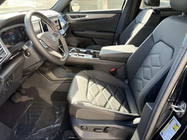 New 2026 Black Volkswagen 2.0T SE w/Technology image 14