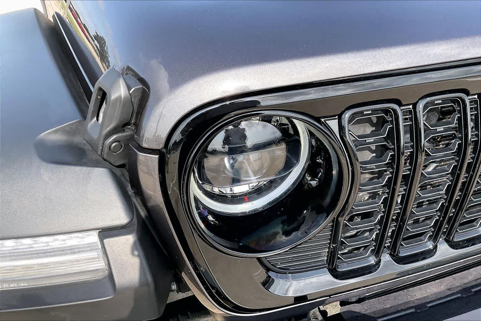 Used 2025 Granite Crystal Metallic Clearcoat Jeep Willys image 26